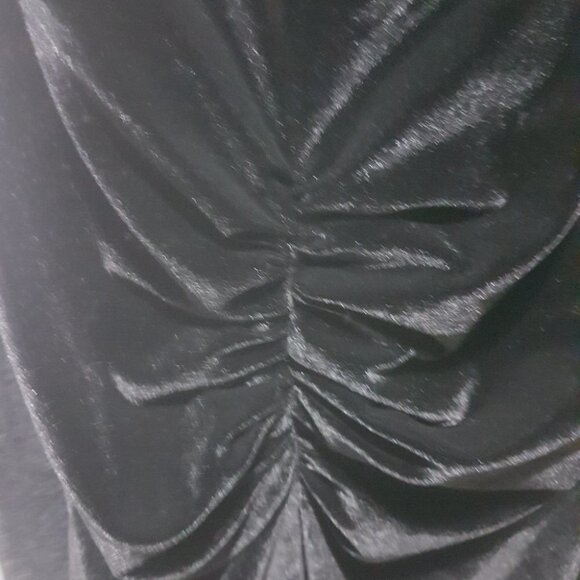 {Blogger Favorite!} Zara | Black Velvet Mini Dress with cutout - Picture 6 of 10